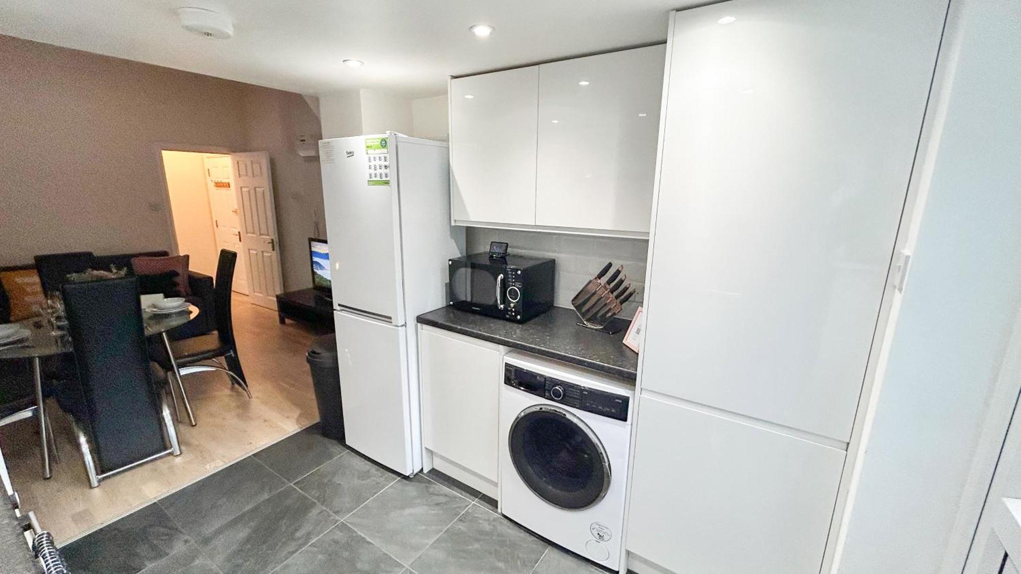 1-Bedroom Flat With Small Garden & Paid Parking In Finsbury Park, Highbury London Exterior photo
