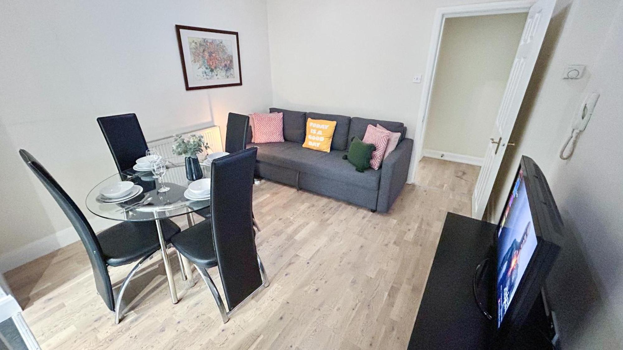 1-Bedroom Flat With Small Garden & Paid Parking In Finsbury Park, Highbury London Exterior photo