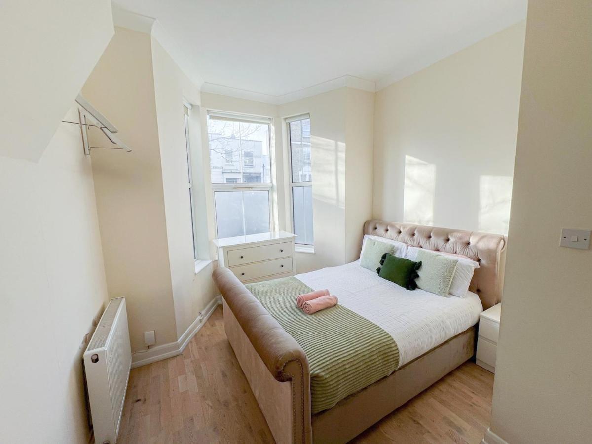 1-Bedroom Flat With Small Garden & Paid Parking In Finsbury Park, Highbury London Exterior photo